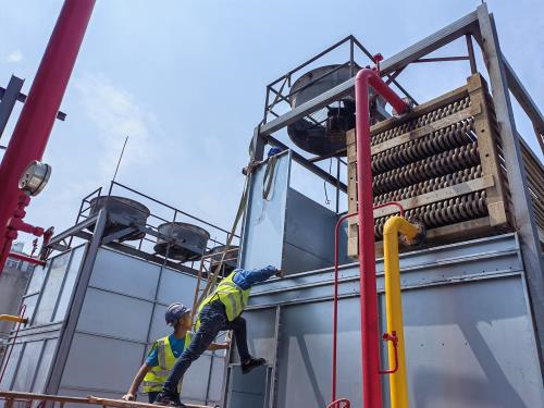 冷卻塔維修，在冷卻塔發生顯著漂水現象時該怎么辦(冷卻塔回水故障)