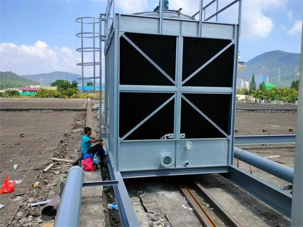 新菱冷卻塔維修廠家來淺談一下冷卻塔維修的重要性